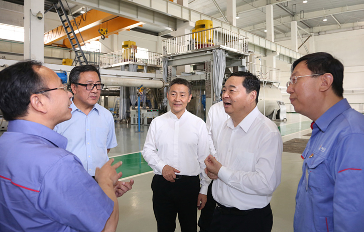 郝鹏与yl23455永利集团集团一线科技人员深刻互换